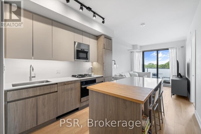 Building Photo - 430 Roncesvalles Ave