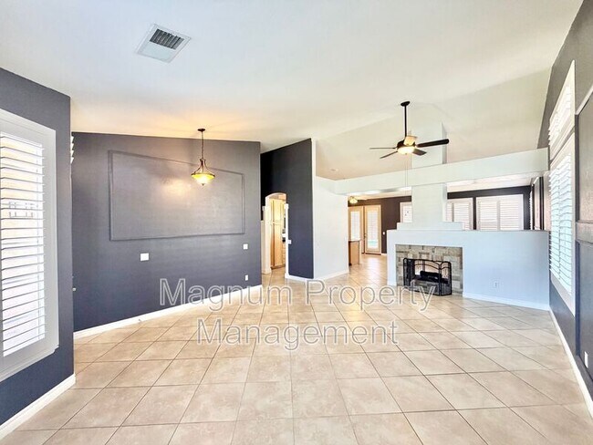 Building Photo - 983 Sarazen St
