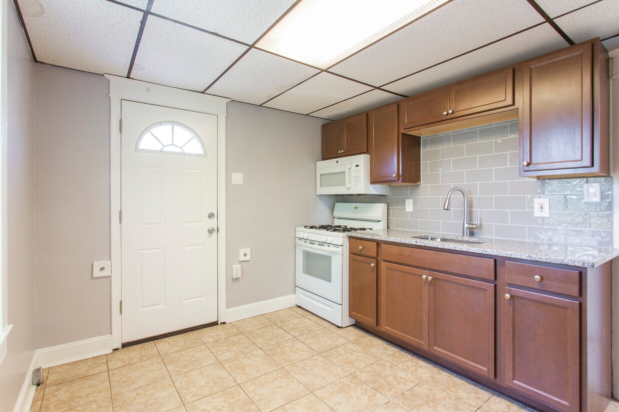 214 Fairview Rd Unit 2, Crum Lynne, PA 19022 Apartments in Crum Lynne, PA