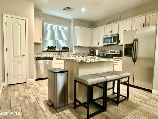 Foto del edificio - 3708 E Kerry Ln
