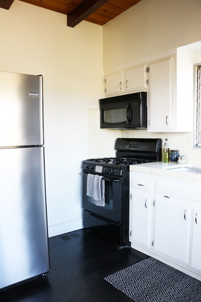 Vista de la cocina - 540 Dove Dr