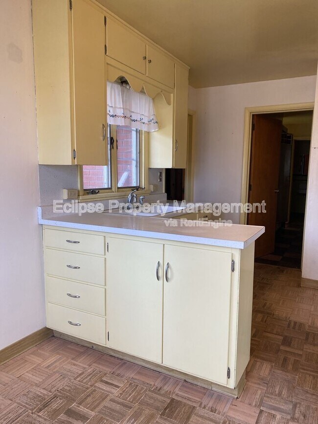 Building Photo - 102 Poncha Ave