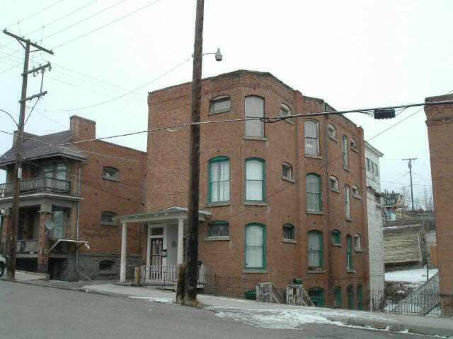Primary Photo - 210 N Clark St
