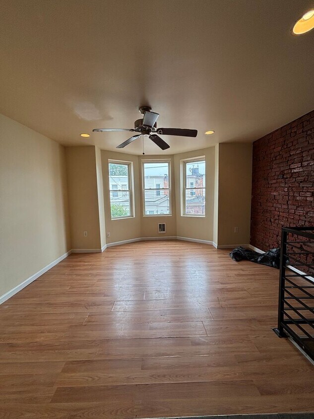 Foto principal - 3555 Jasper St