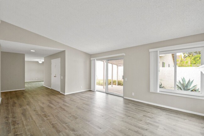 Building Photo - Beautiful Single-Level Detached Home in Villa Pacifica For Lease