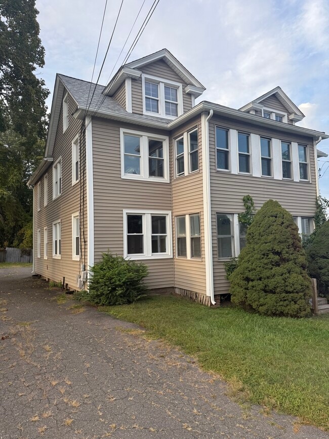 Building Photo - 818 Burbank Ave