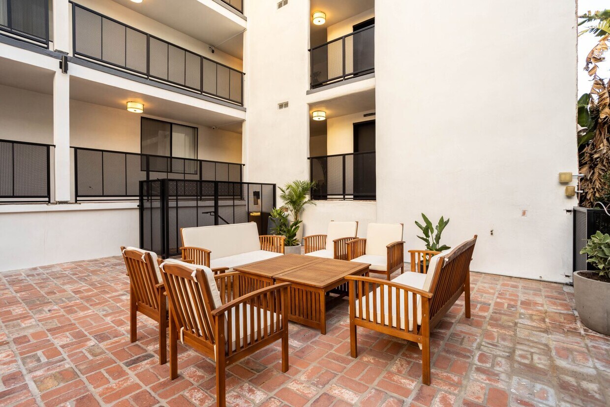 950 Larrabee Apartments in West Hollywood, CA Westside Rentals