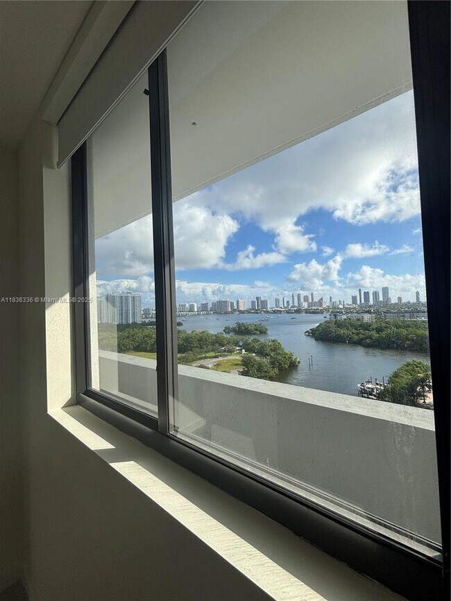 Foto del edificio - 16395 Biscayne Blvd