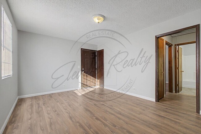 Foto del edificio - Two Bedroom Ranch Style Duplex in Hermitage!