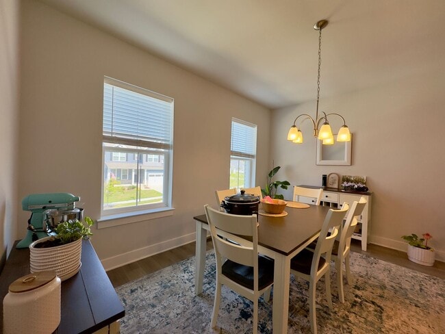 Building Photo - Charming 4 Bedroom/3.5 Bathroom in New WIn...