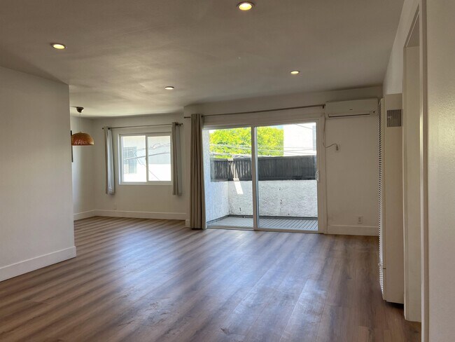 Building Photo - 3131 S Canfield Ave