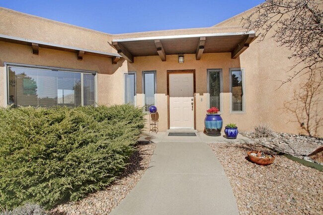 Foto del edificio - 3 Bedroom, 2 Bathroom Home in North Albuqu...