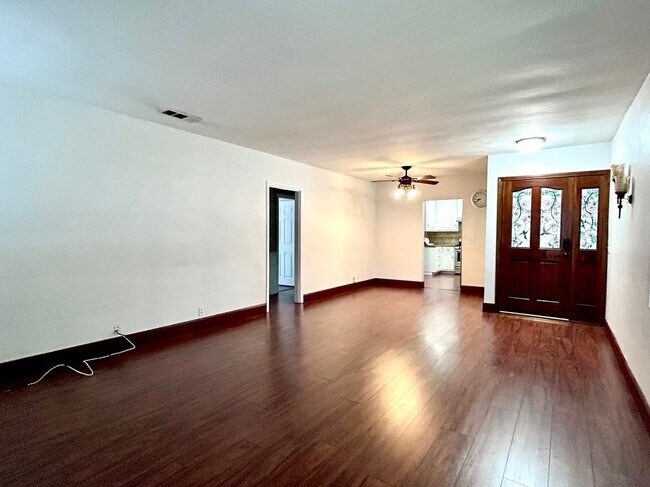 Foto del edificio - 925 El Dorado St