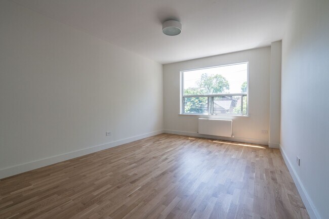 Photo du bâtiment - 111 Lawton Blvd