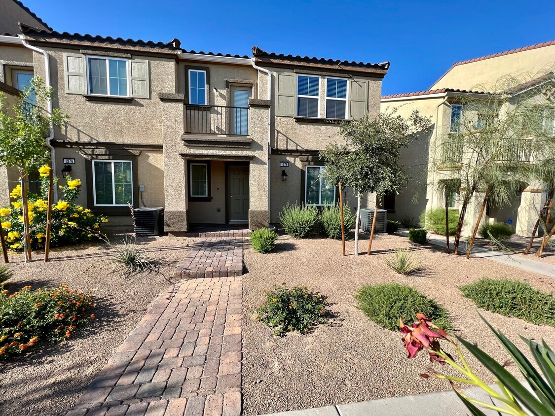 1276 Arcadia Rim Pl, Henderson, NV 89002 Townhome Rentals in Henderson NV