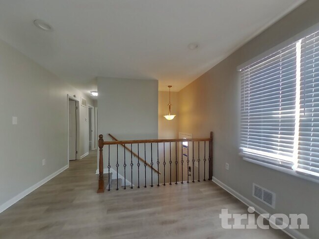 Building Photo - 7700 Mane Ln