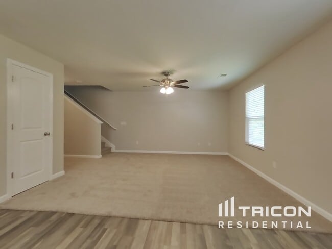 Building Photo - 405 Robin Hill Ln