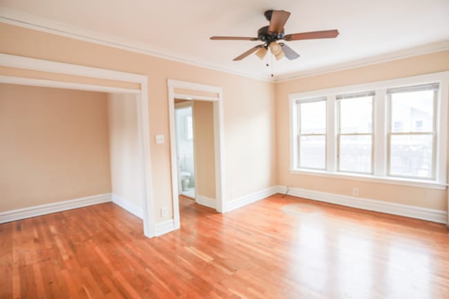 Building Photo - 4441 N Damen Ave