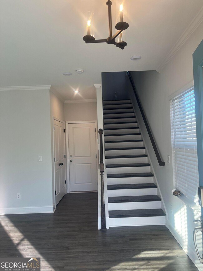 Building Photo - 2631 Creekside Dr NW