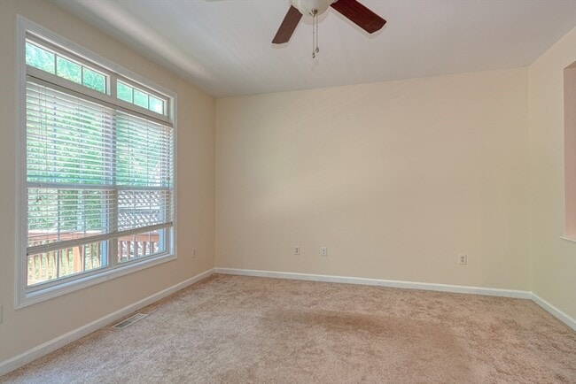 Building Photo - 89 Buttercup Ln