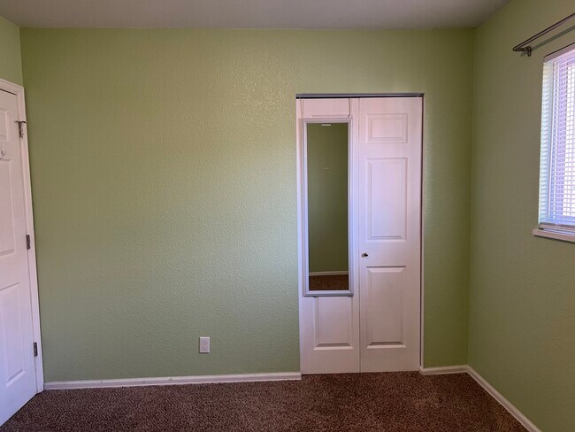 Closet side view - 115 N Brentwood Dr