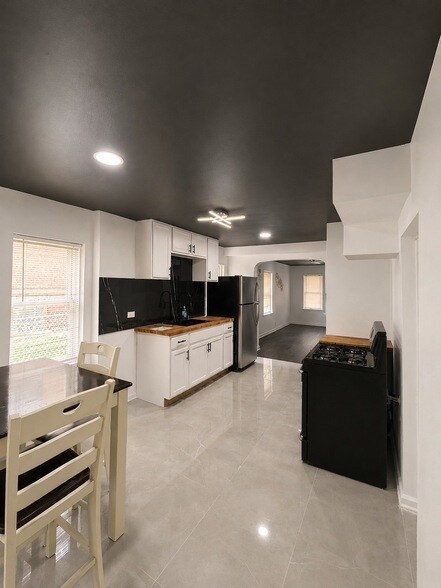 Foto del edificio - 10327 S Calhoun Ave