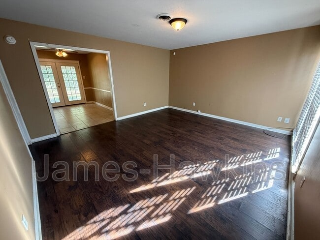 Building Photo - 5125 E Linda Cir