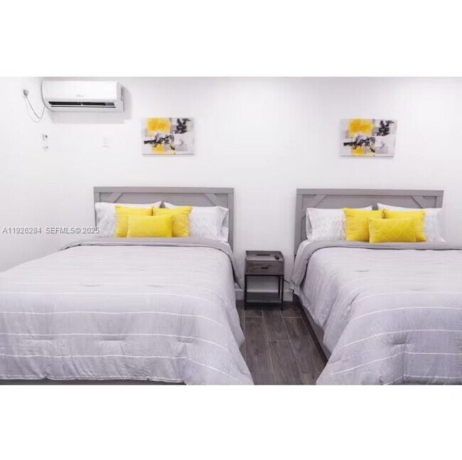 Foto del edificio - 1352 NW 52nd St