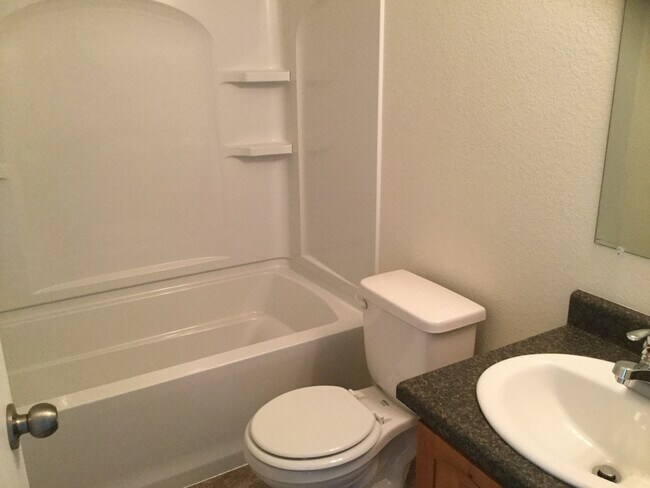 Foto del edificio - 3 BEDROOM, 2.5 BATHROOM SADDLE RIDGE TWINHOME