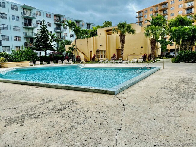 Foto del edificio - 1470 NE 125th Terrace