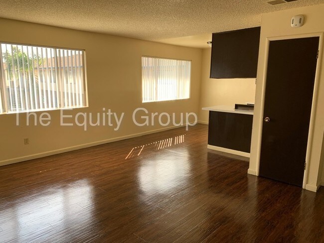 Building Photo - 615 S Demaree St
