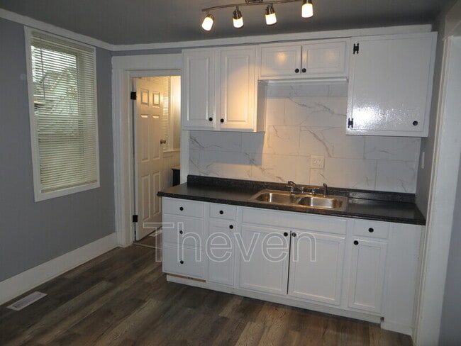 Building Photo - 191 Hampshire St