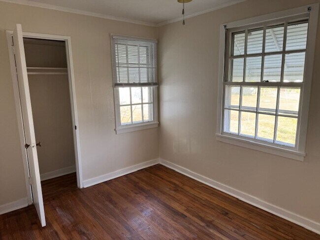 Building Photo - 202 Kenneth Blvd