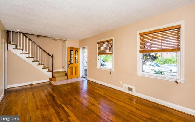 Foto del edificio - 17 Briarwood Rd