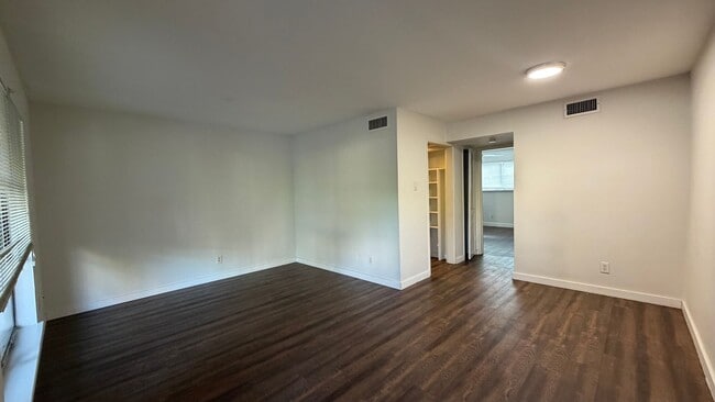 Foto del edificio - 4107 Avondale Ave