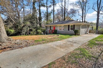 Building Photo - 586 Oakside Dr SW