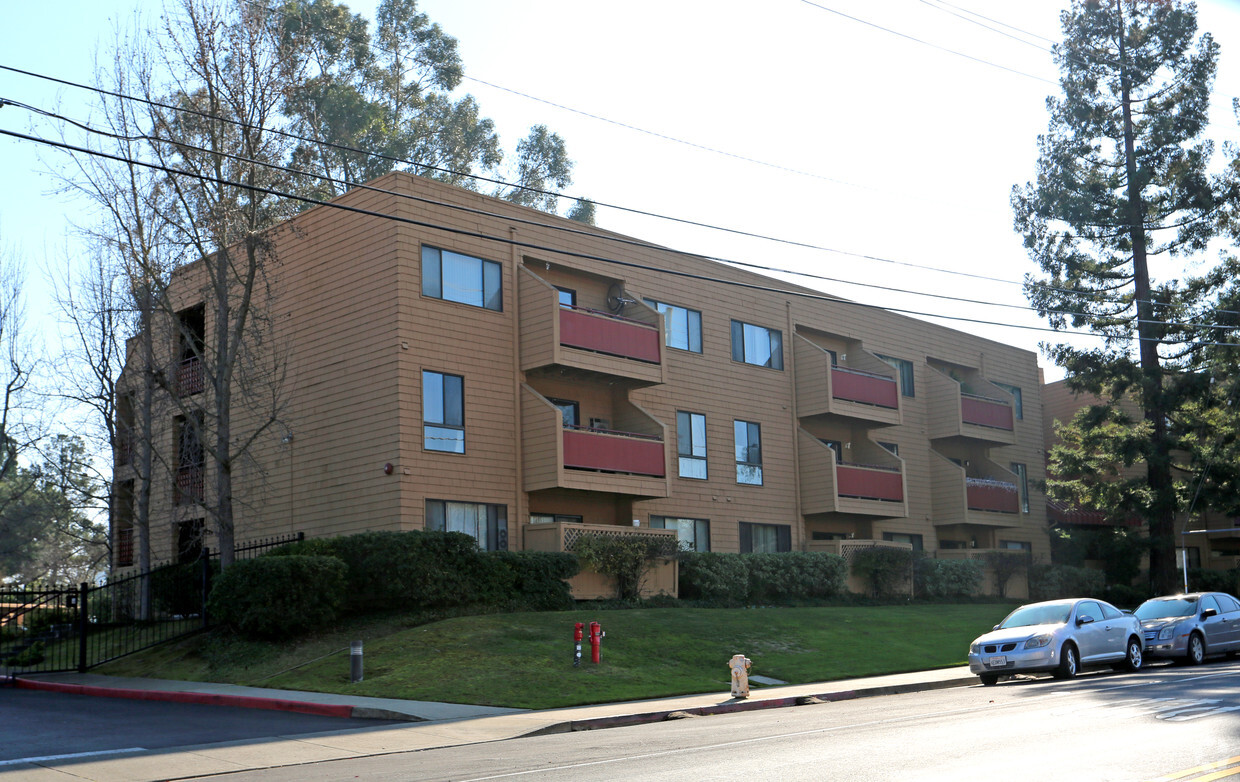 Building Photo - Le Boulevard Apartments