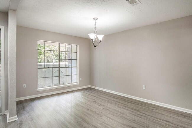 Foto del edificio - 1702 Athens Dr