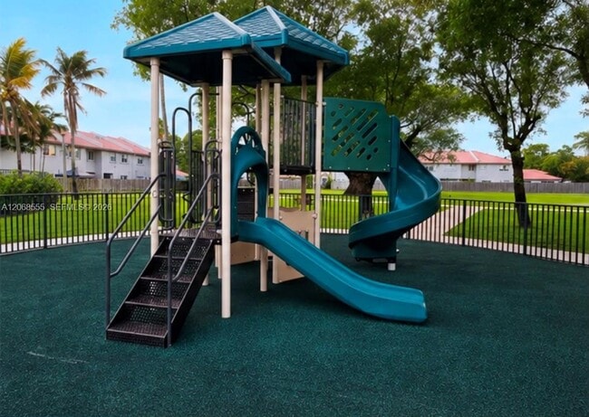 Foto del edificio - 5042 NW 114th Ct