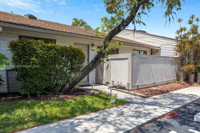 Foto del edificio - 3633 NW 99th Terrace