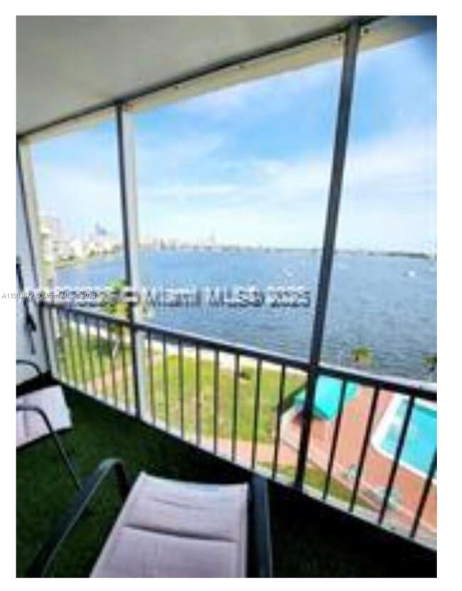 Building Photo - 2910 Point E Dr