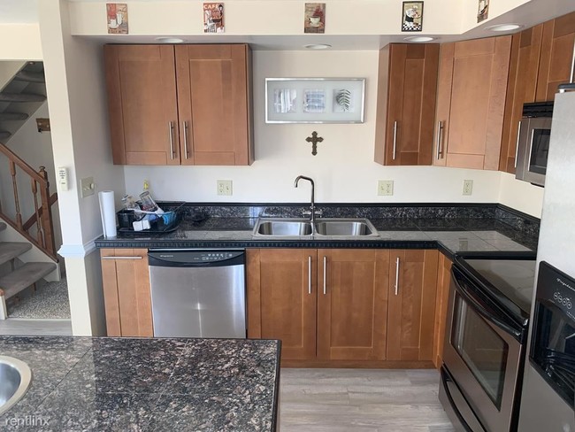 Building Photo - 3 br, 1.5 bath Townhome - 202 Countryside Dr