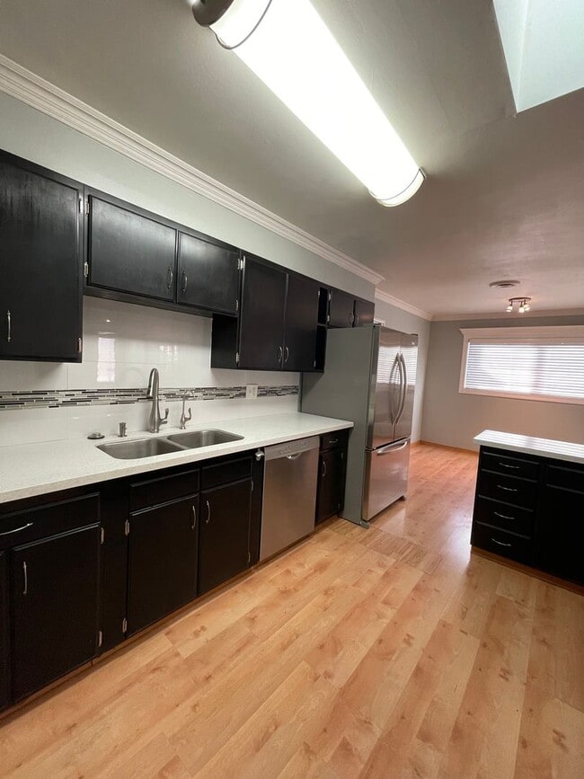 Building Photo - Nor Cal Realty, Inc - 3 bedroom 2 bath house with 2 car garage.