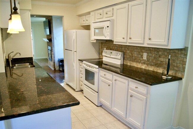 Building Photo - 5801 Lumberdale Rd