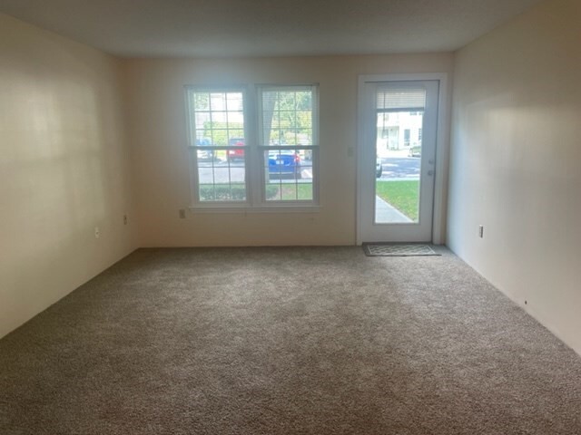 Building Photo - 15 Walden Dr