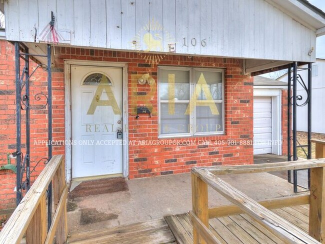 Building Photo - Cozy 2 Bed/1 Bath Single Family Brick Home...