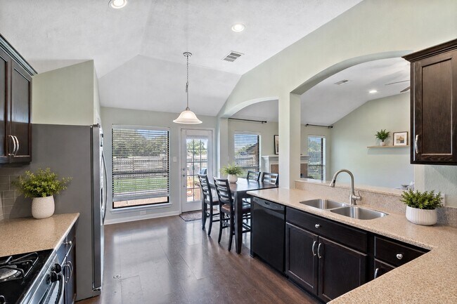 Building Photo - 2071 Mountain Wind Loop