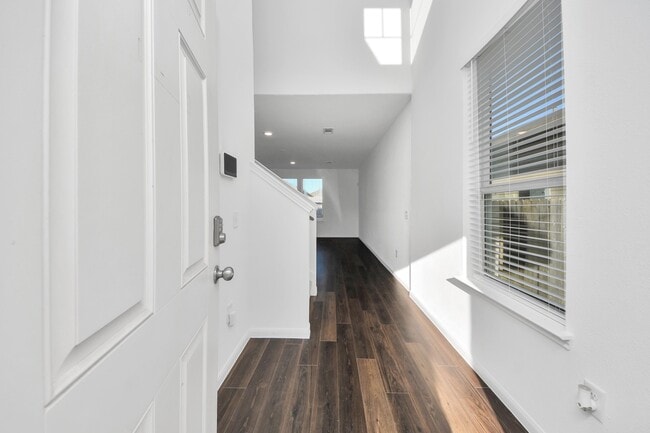 Building Photo - 25927 Chicory Dr