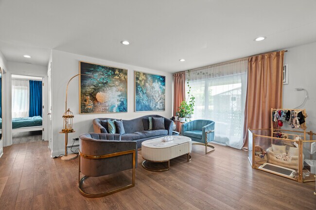 Foto del edificio - 9S220 S Frontage Rd