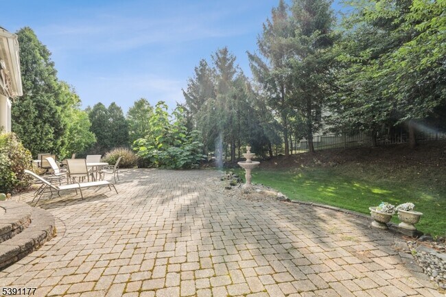 Foto del edificio - 2 Bedford Dr